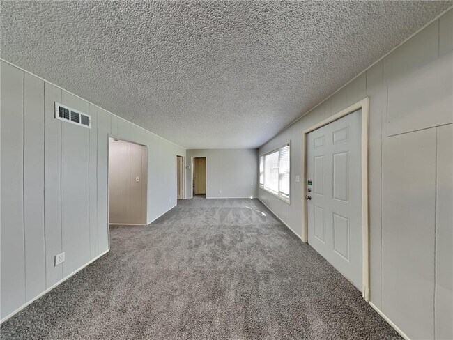 Foto del edificio - 3300 Welcome Ave N