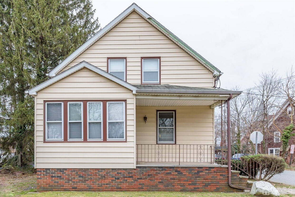 Foto principal - 18 Port Reading Ave