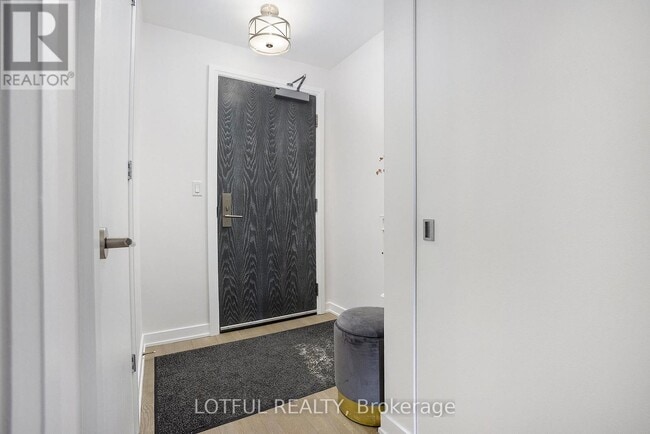 Building Photo - 428-428 Sparks St.