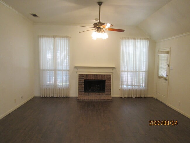 Building Photo - 9415 Pine Arbor