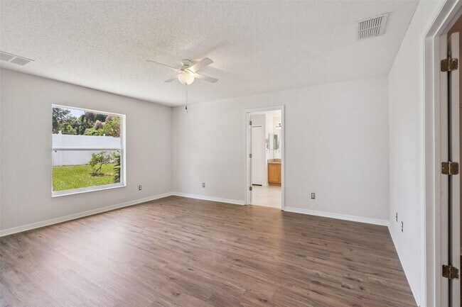 Building Photo - 622 Delancey Dr