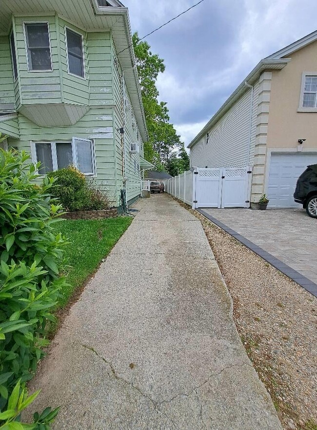 Building Photo - 59 Plainfield Ave