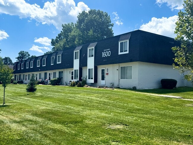 Building Photo - Windsor Forest Townhomes