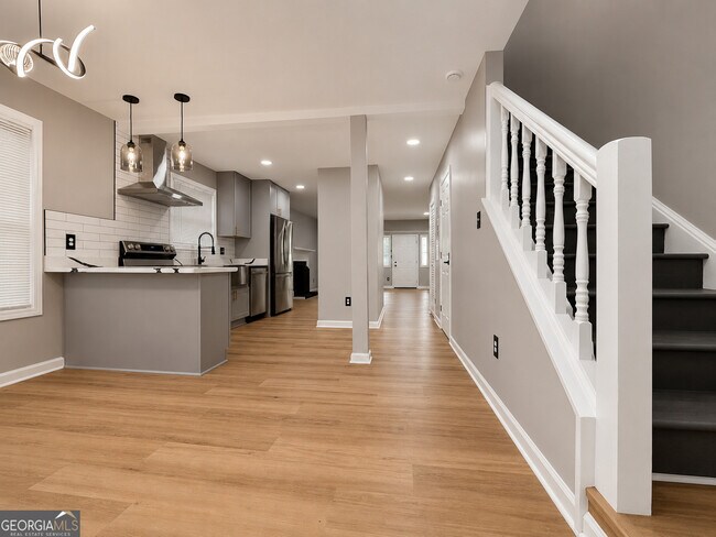 Building Photo - 5471 Park Pl S