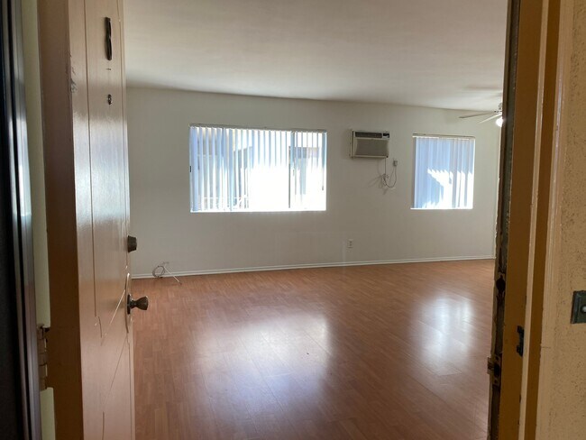 Foto del edificio - 5923 Gregory Ave