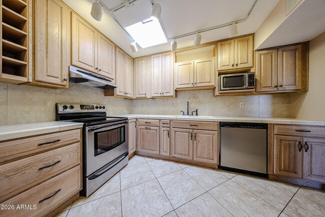 Building Photo - 14468 N Sherwood Dr