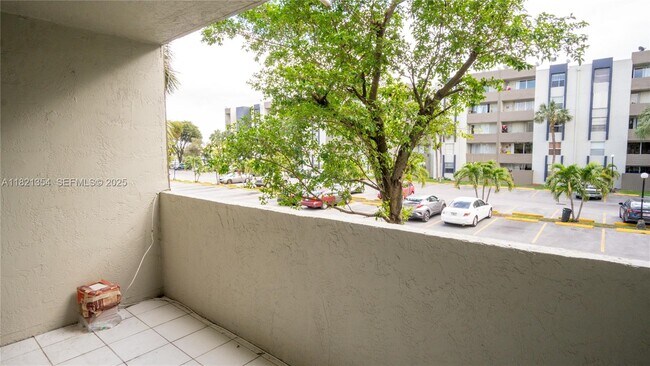 Foto del edificio - 10090 NW 80th Ct