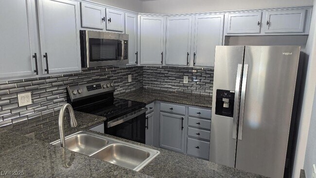 Building Photo - 3145 E Flamingo Rd