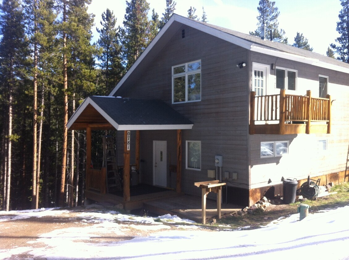 Foto principal - 781 High Point Dr.