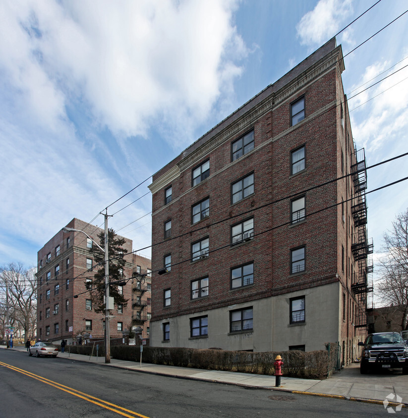 Primary Photo - 34-42 Park Ave