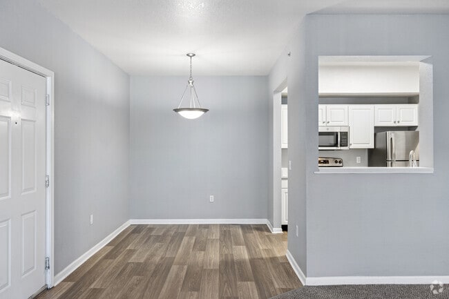 B2 - 2BR, 2BA - 1,055SF - Dining Room - Parkway Commons