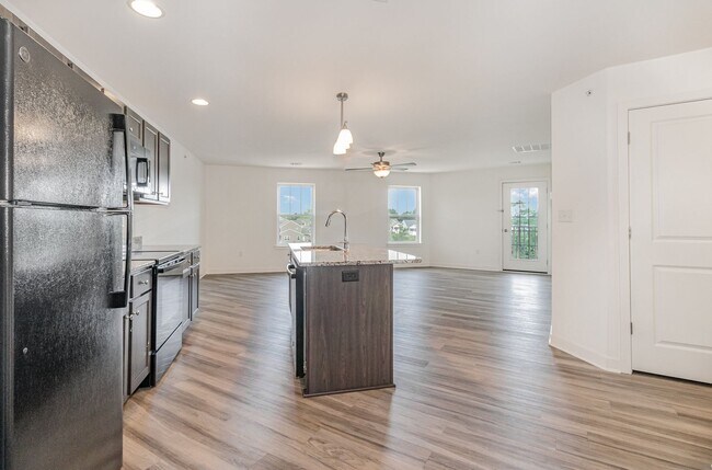 Building Photo - 1708 Fairmont Dr