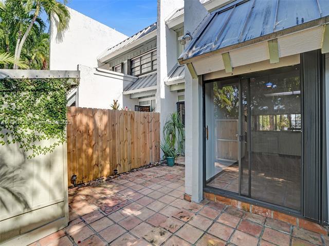Building Photo - 4863 SW 71st Pl
