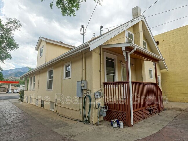 Building Photo - 2718 W Colorado Ave