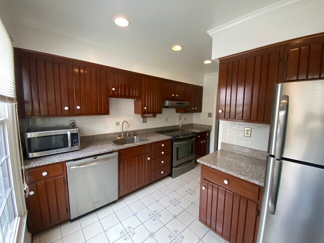 Kitchen - 102 Shooters Ct