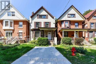 Building Photo - 182-182 Emerald St S