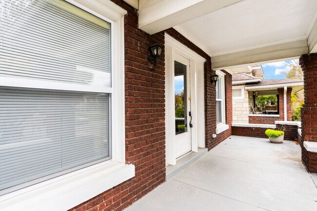 Building Photo - 3 Bedroom House Off Eastern Parkway