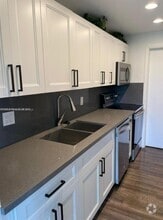 Building Photo - 4164 Inverrary Dr
