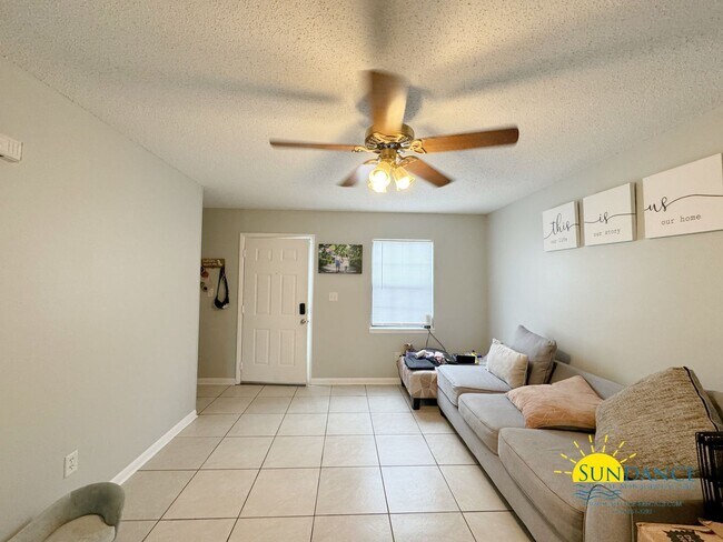 Foto del edificio - Charming 2-Story Townhouse in Fort Walton ...