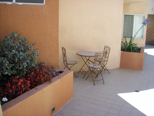 Building Photo - 5060 Kester Ave