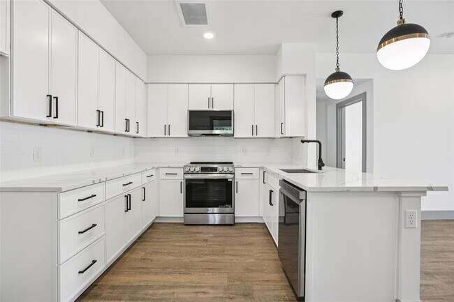 Building Photo - 2450 Wickersham Ln