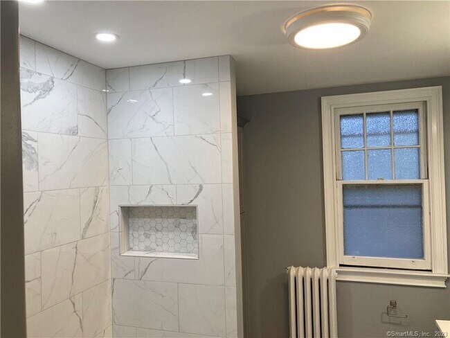 Foto del edificio - 18 Maplewood Ave