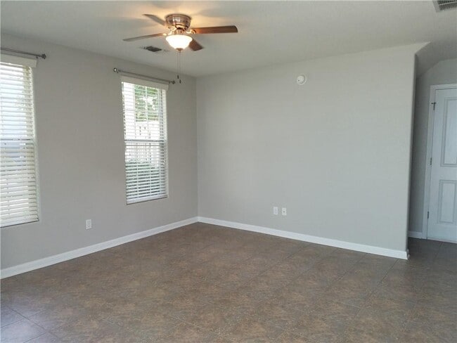 Building Photo - 119 Rush Haven