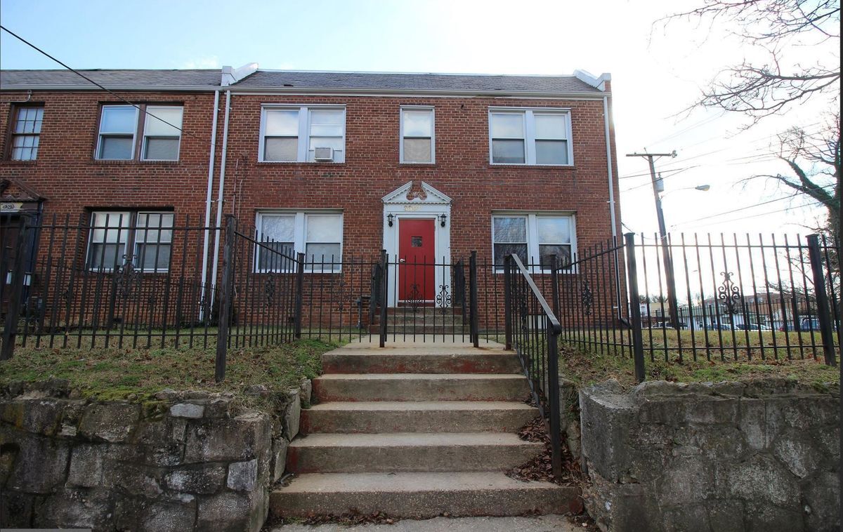 Foto principal - 3301 D St SE