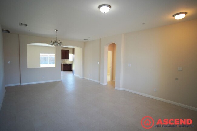 Foto del edificio - Charming 3 Bed / 2 Bath Home with Garage in Bakersfield!