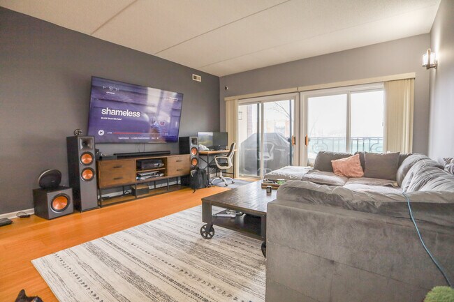 Foto del edificio - 4625 W Lawrence Ave