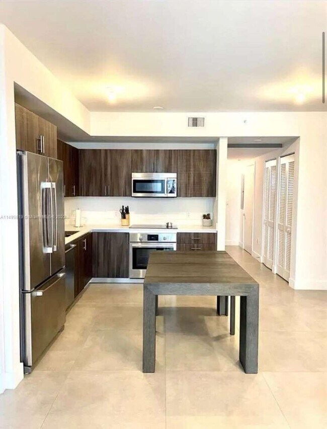 Foto del edificio - 488 NE 18th St