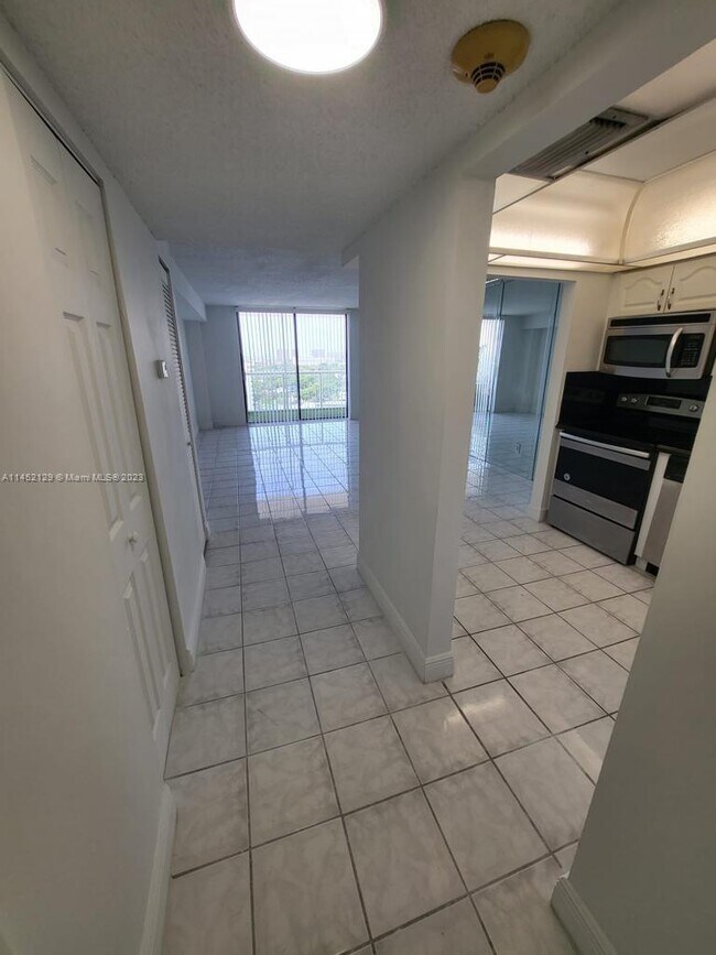 Building Photo - 13499 Biscayne Blvd