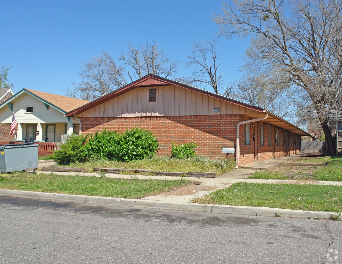 Primary Photo - 2639 E 10th St
