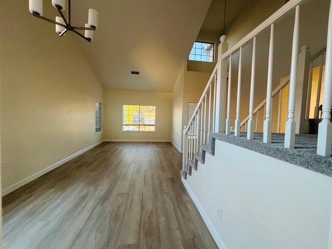 Building Photo - 4721 Mapleplain Ave