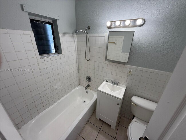 Foto del edificio - 817 NW 10th St