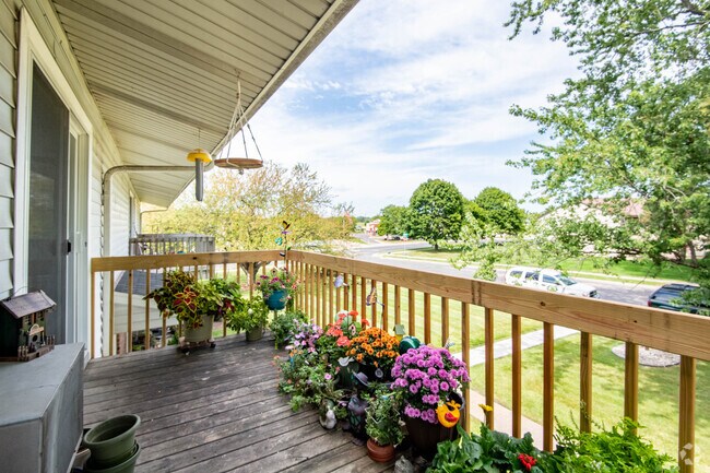 Foto del edificio - CANTERBURY COURT APARTMENTS