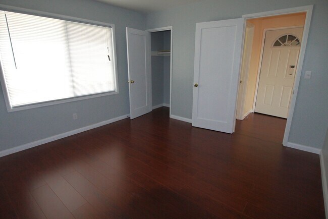 Foto del edificio - Renovated 2 Bedroom, on San Pablo Ave, in ...
