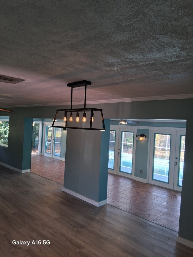 Building Photo - 1295 Pilgrim Rd