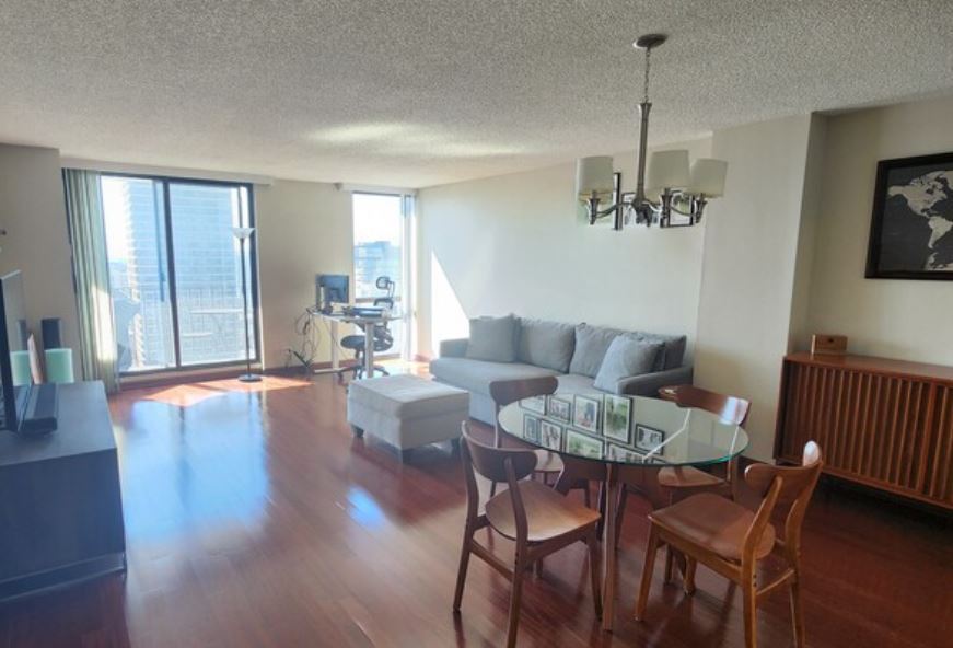 Spacious living/dining area with West view of City - 70 W Huron St