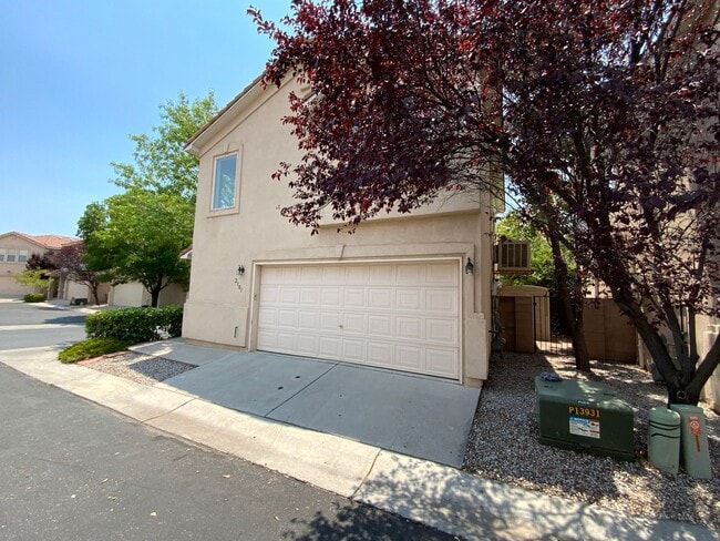 Foto del edificio - 3 Bedroom Home Available In Gated Communit...