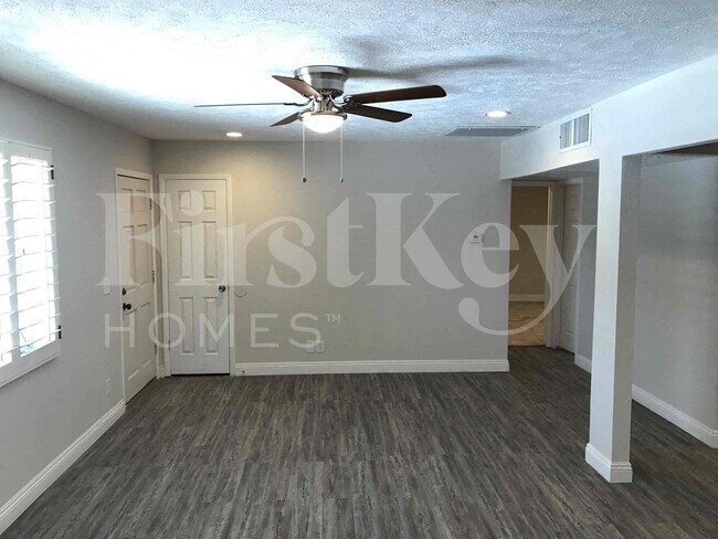Foto del edificio - 7427 E McKinley St