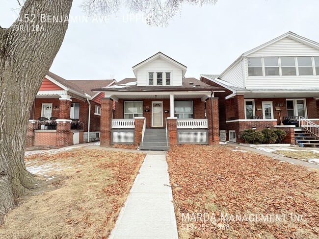 Photo du bâtiment - COZY 1-BEDROOM/1-BATH UPPER UNIT + HYDRO&GAS