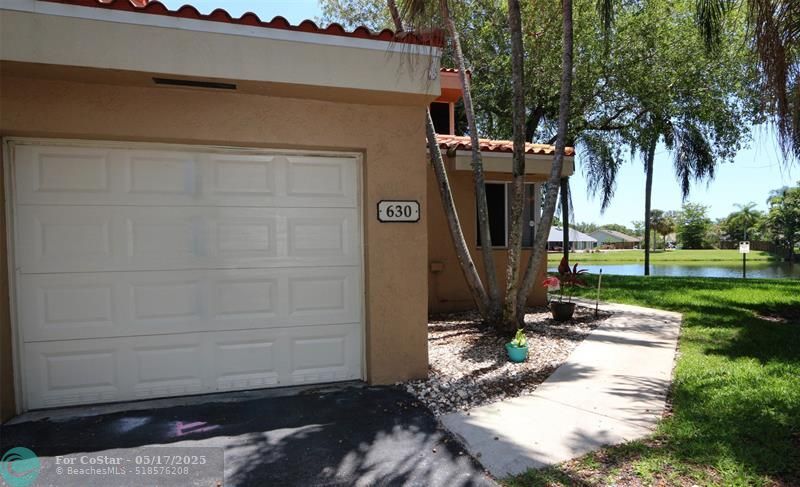 Foto principal - 630 N University Dr