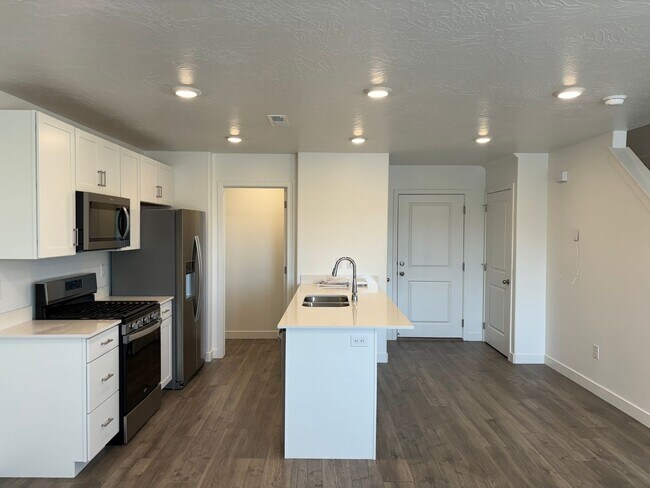 Building Photo - BRAND NEW Long Valley Trails Unit