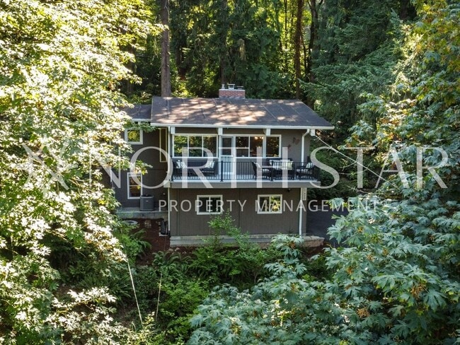 Foto del edificio - Hidden Lake Oswego Mid-Century Treasure