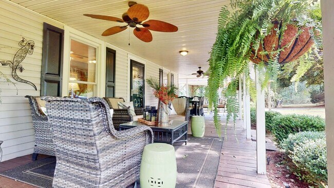 Foto del edificio - Full Moon Farm 3 bedroom 2 bath farmhouse ...
