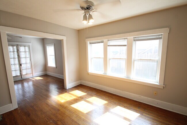 Foto del edificio - 911 Forest Ave