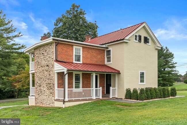 Building Photo - 1121 Deer Run Rd