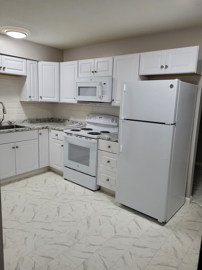 Building Photo - 1321 Alms Dr