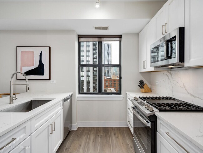 Foto del edificio - 451 W Huron St